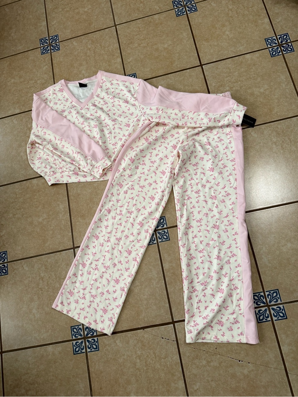 Juniors’ Printed High-Rise Side-Stripe Scuba Pants